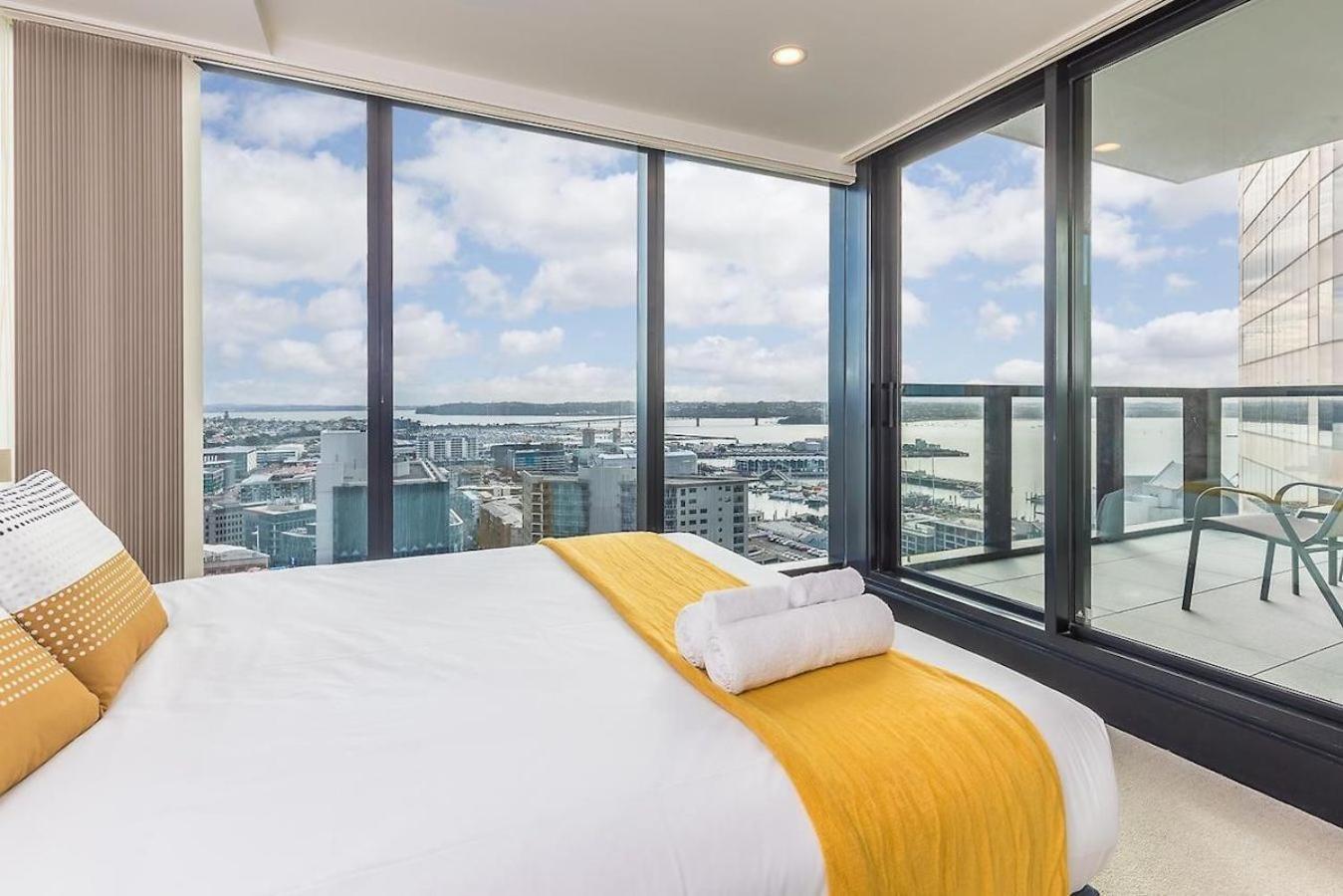 Top Floor Harbour View And Skytower View Apartment In Cbd Окленд Экстерьер фото