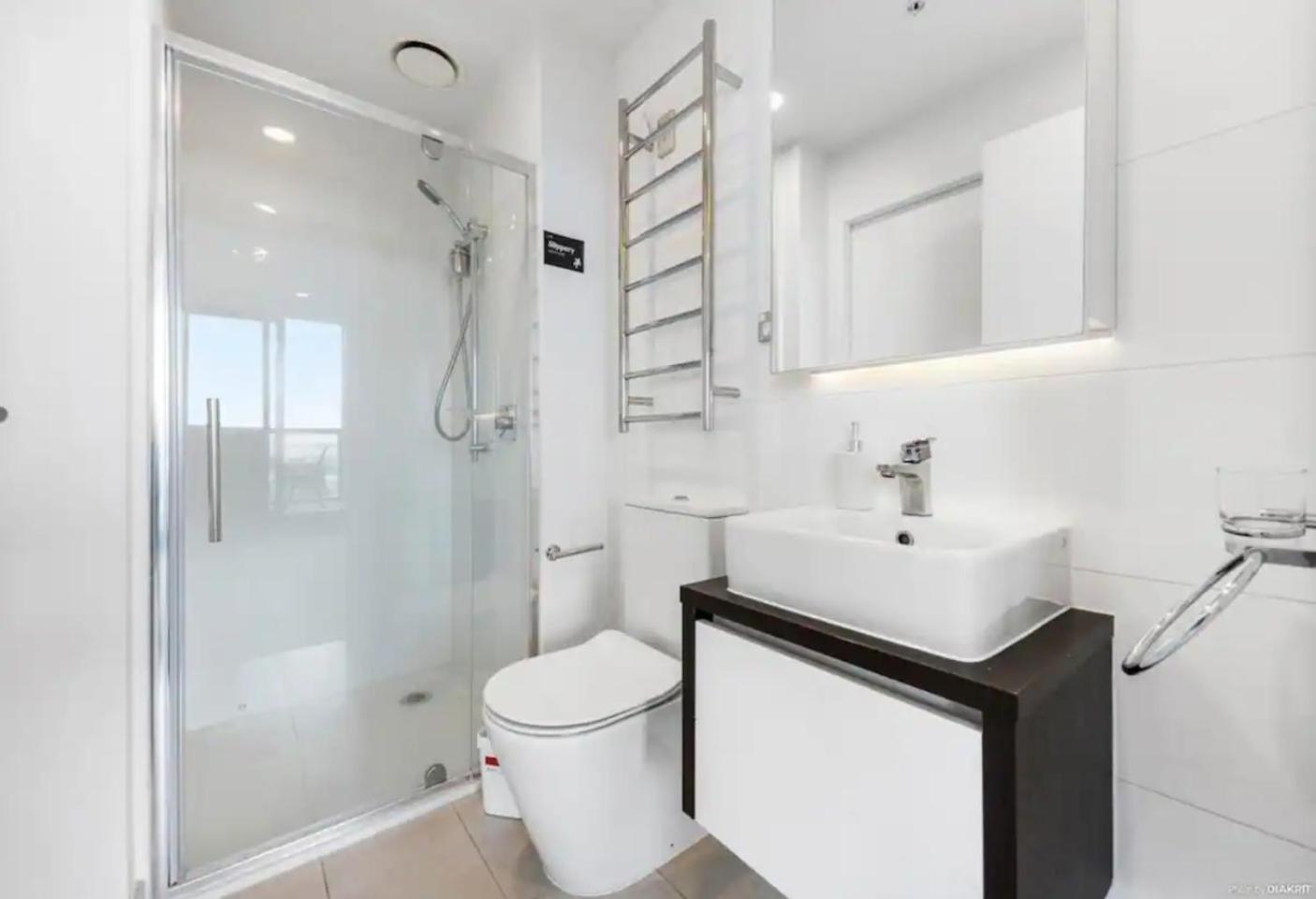 Top Floor Harbour View And Skytower View Apartment In Cbd Окленд Экстерьер фото