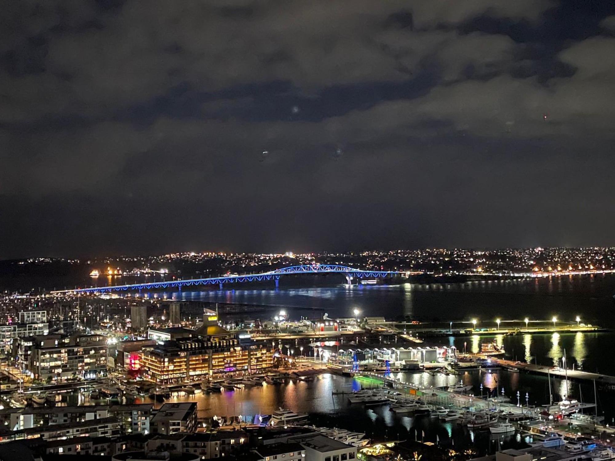 Top Floor Harbour View And Skytower View Apartment In Cbd Окленд Экстерьер фото